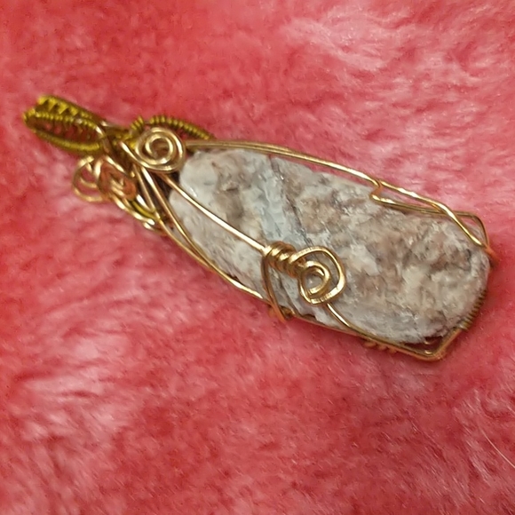 NWT Beautiful Wire Wrapped Crystal Rock Pendant - Picture 3 of 7